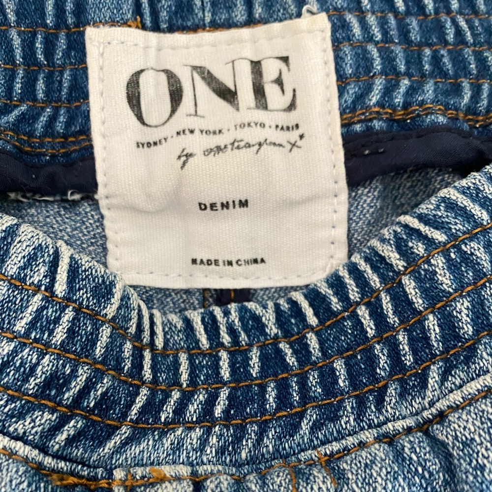 One Teaspoon Light Wash Denim Rolled Hem Jean Shorts - Picture 9 of 14